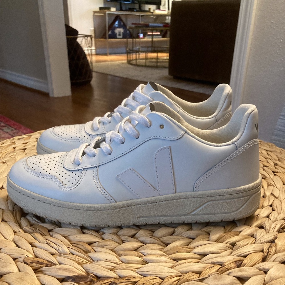 VEJA V10 Woman Sneakers 38 - Like New